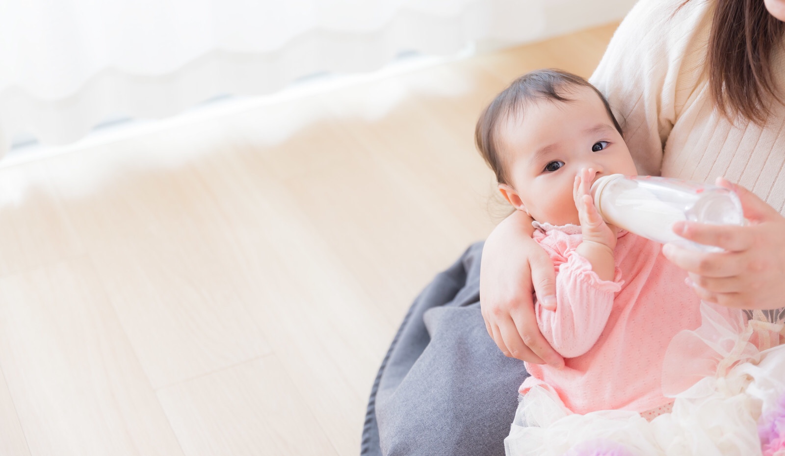 生後4ヶ月目赤ちゃん 笑顔や喃語が増えるの 成長記録 ベイブロ